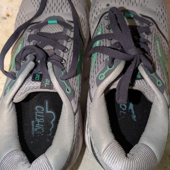 Shoes - Picture 5 of 5